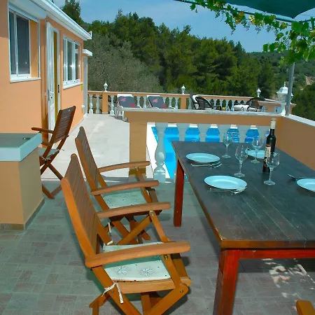Spacious Holiday In With Pool * ヴェラ・ルカ