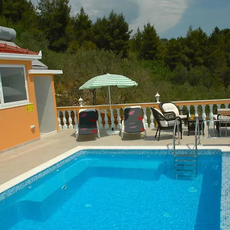 別荘 Spacious Holiday In With Pool *